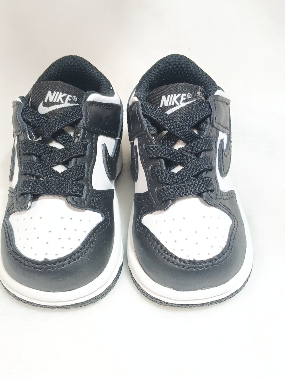Nike Kids Black and White Lace Low-Top Sneakers Sz 4C NWOT